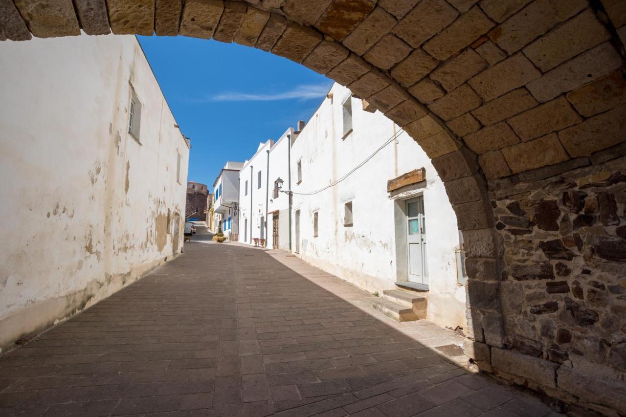 Moon'S Tower Suite&Rooms Portoscuso Exterior foto